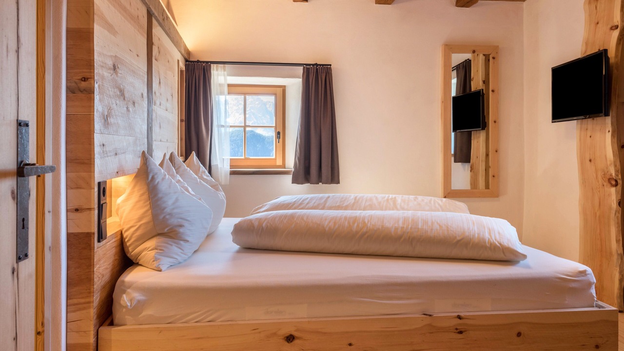 Photo of Bedroom in Laion