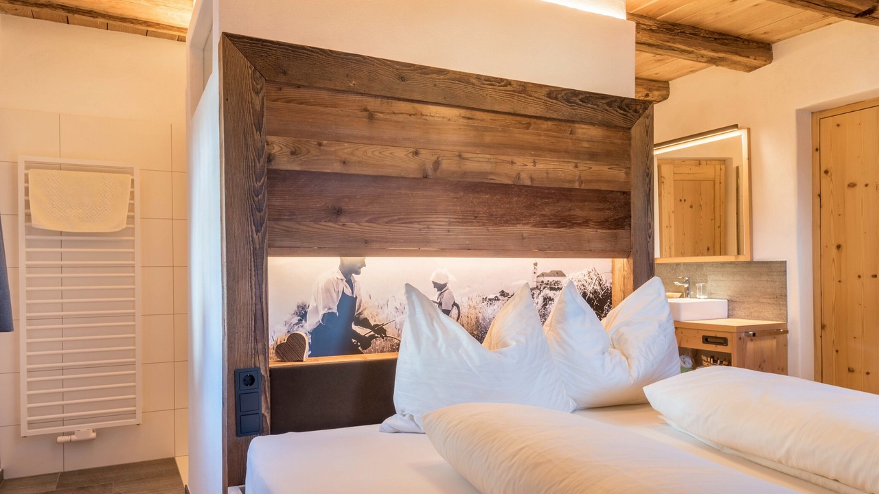 Photo of Bedroom in Laion