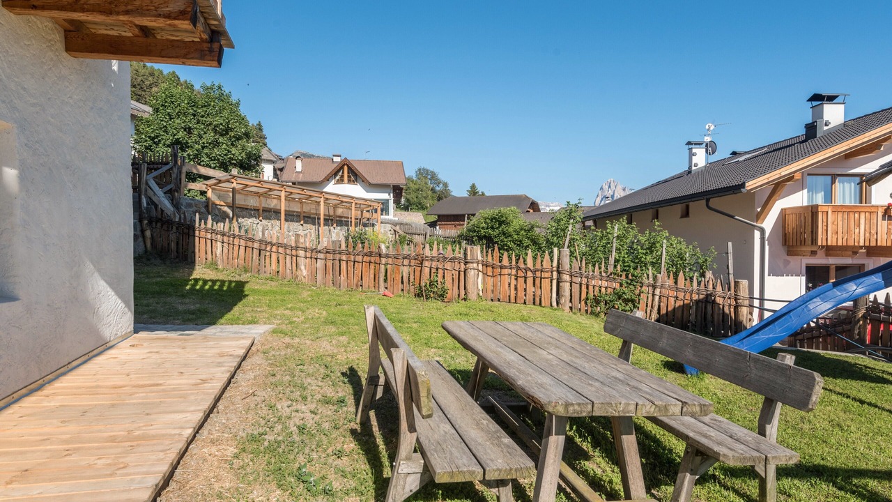 Photo of Outdoor in Laion