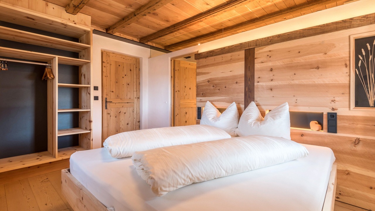 Photo of Bedroom in Laion