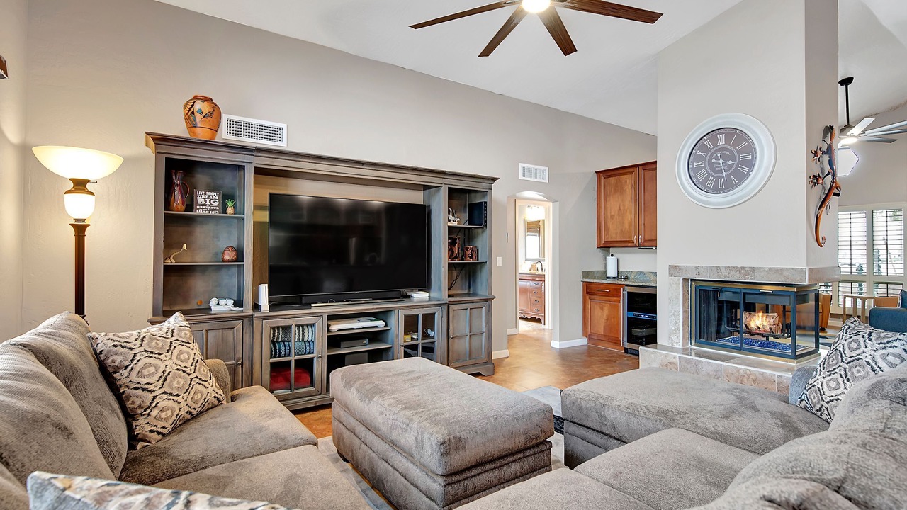 Photo of Livingroom in Paradise Valley Village