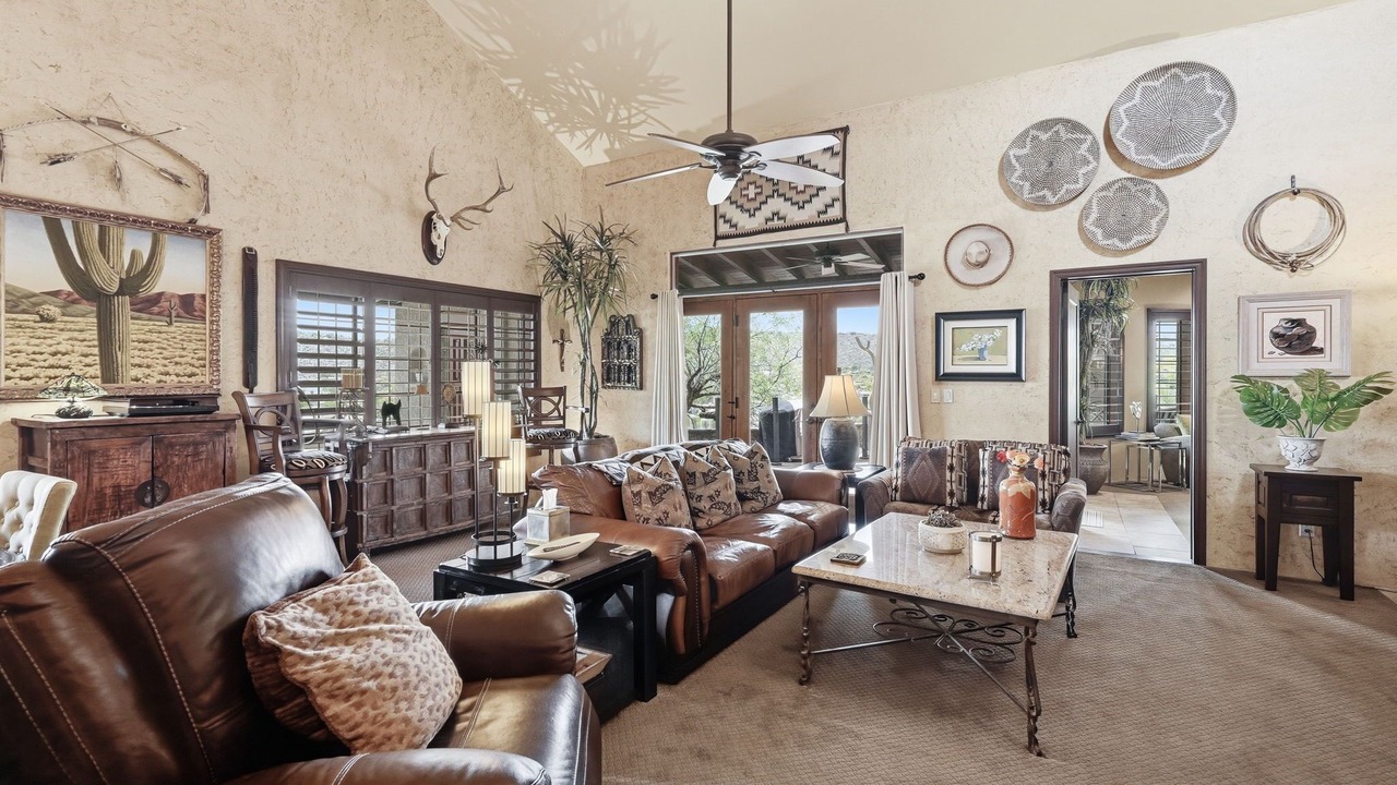 Photo of Livingroom in Summer Set