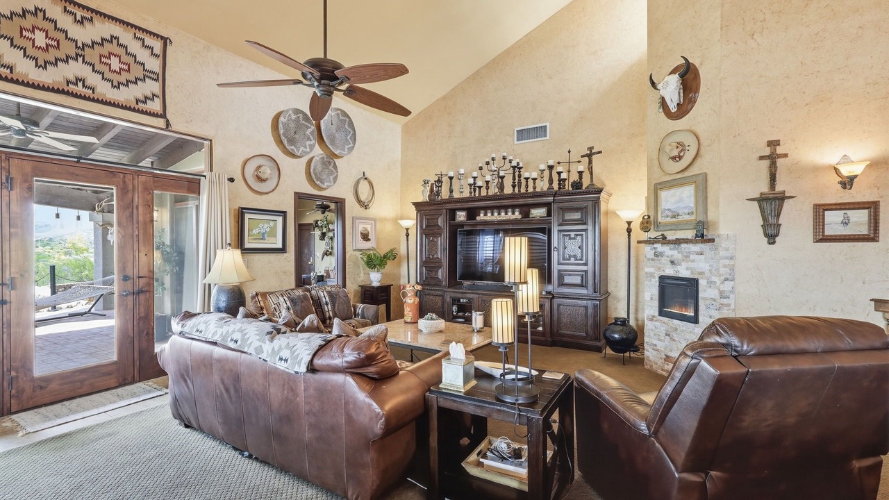 Photo of Livingroom in Summer Set