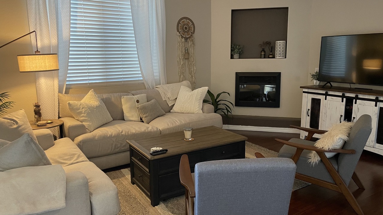 Photo of Livingroom in Provinces Master Community