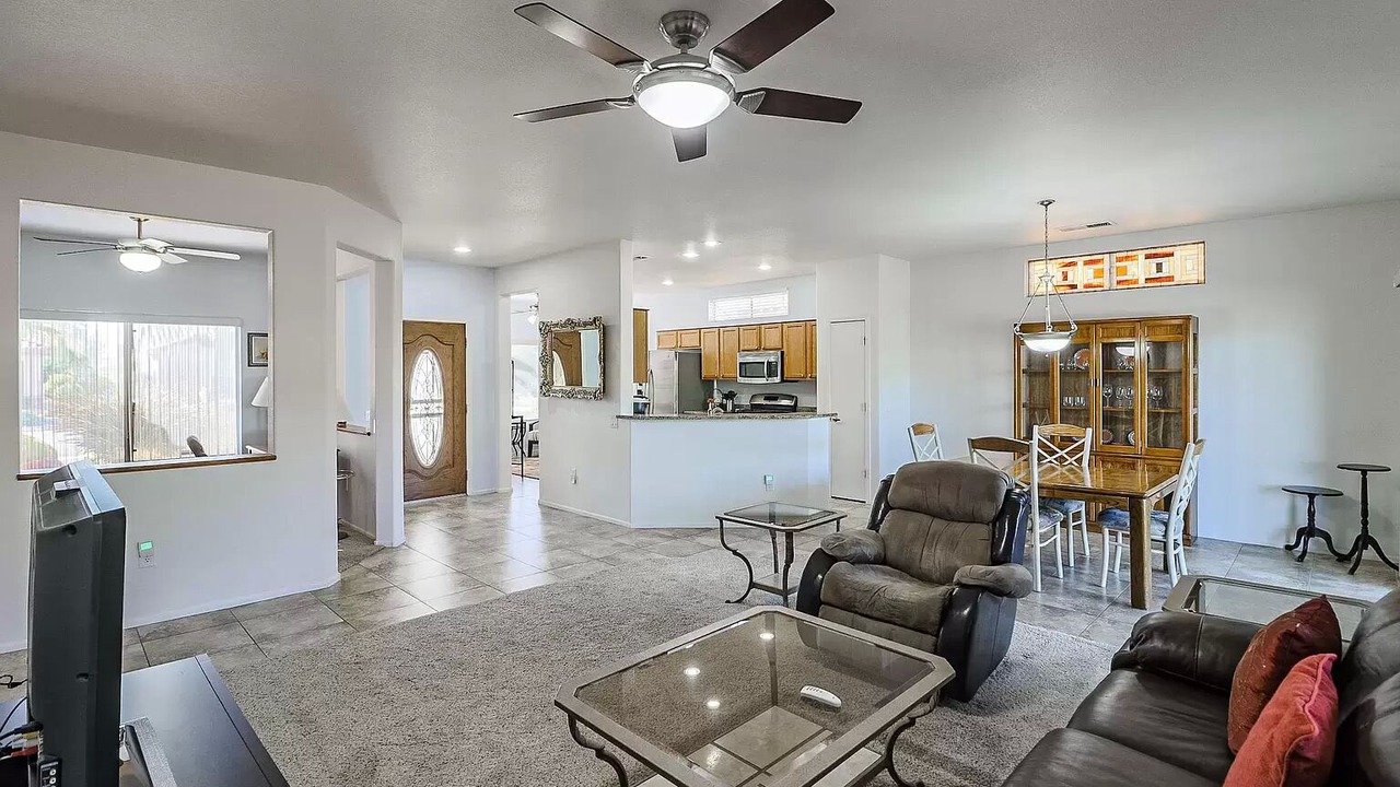 Photo of Livingroom in Desert Breeze