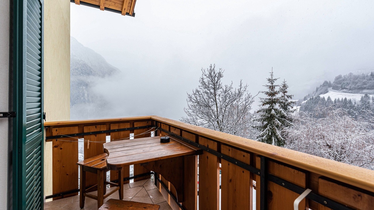 Photo of Outdoor in Laion