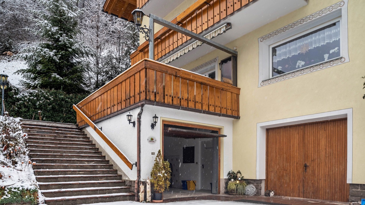 Photo of Outdoor in Laion