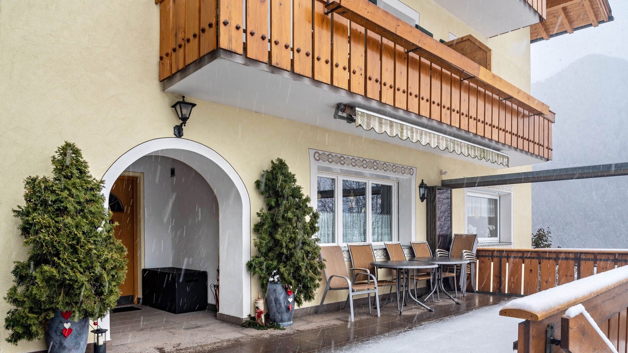 Photo of Outdoor in Laion