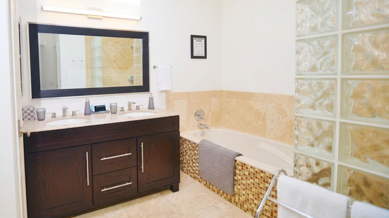 Photo of Bathroom in Catalina Shadows Estates