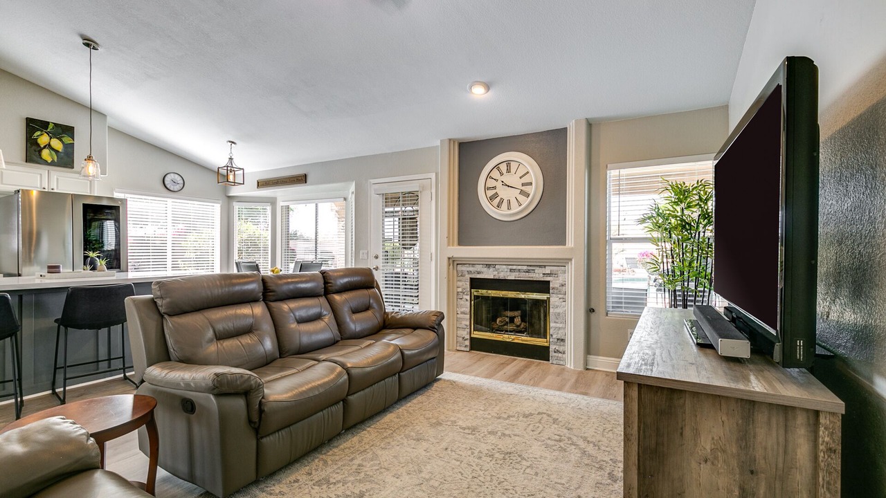 Photo of Livingroom in Palm Valley