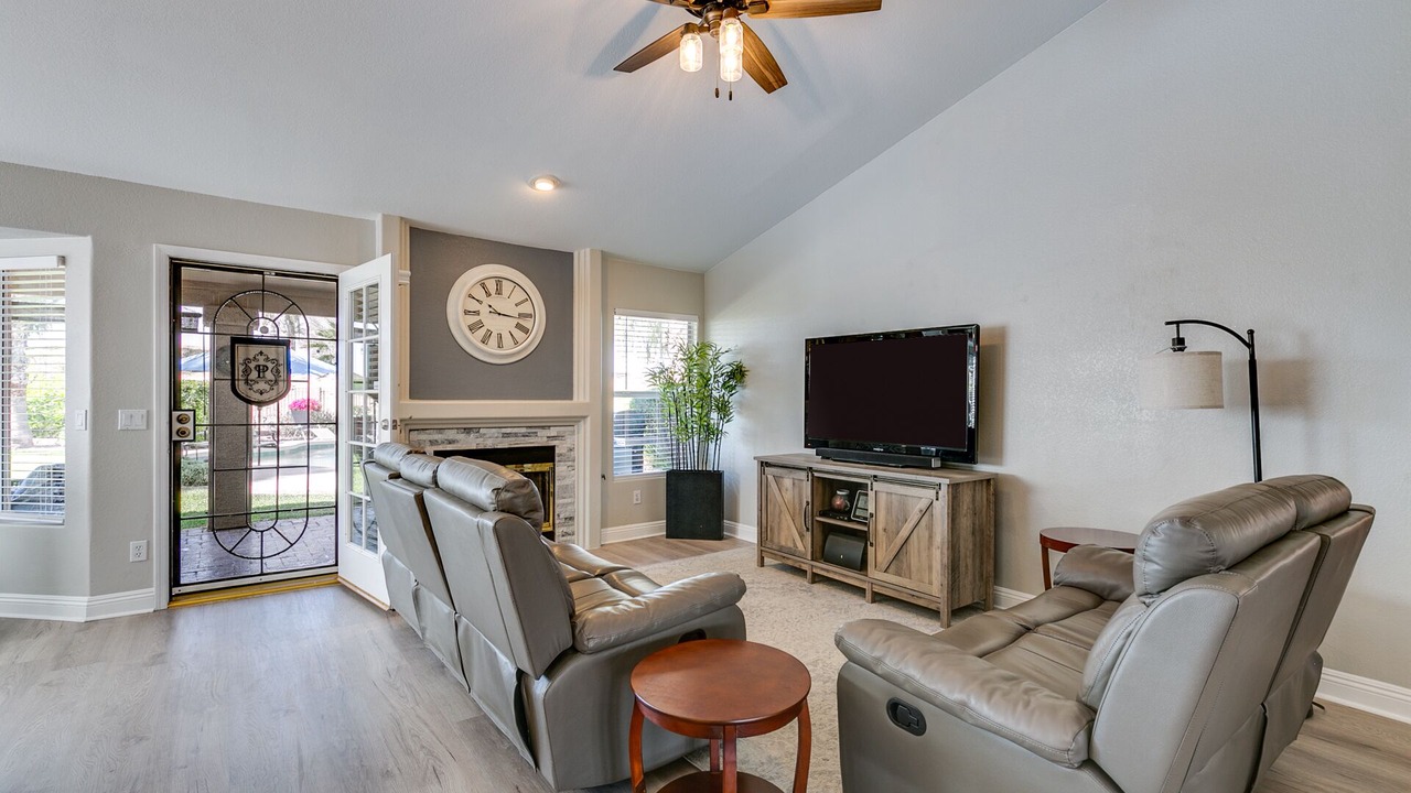 Photo of Livingroom in Palm Valley