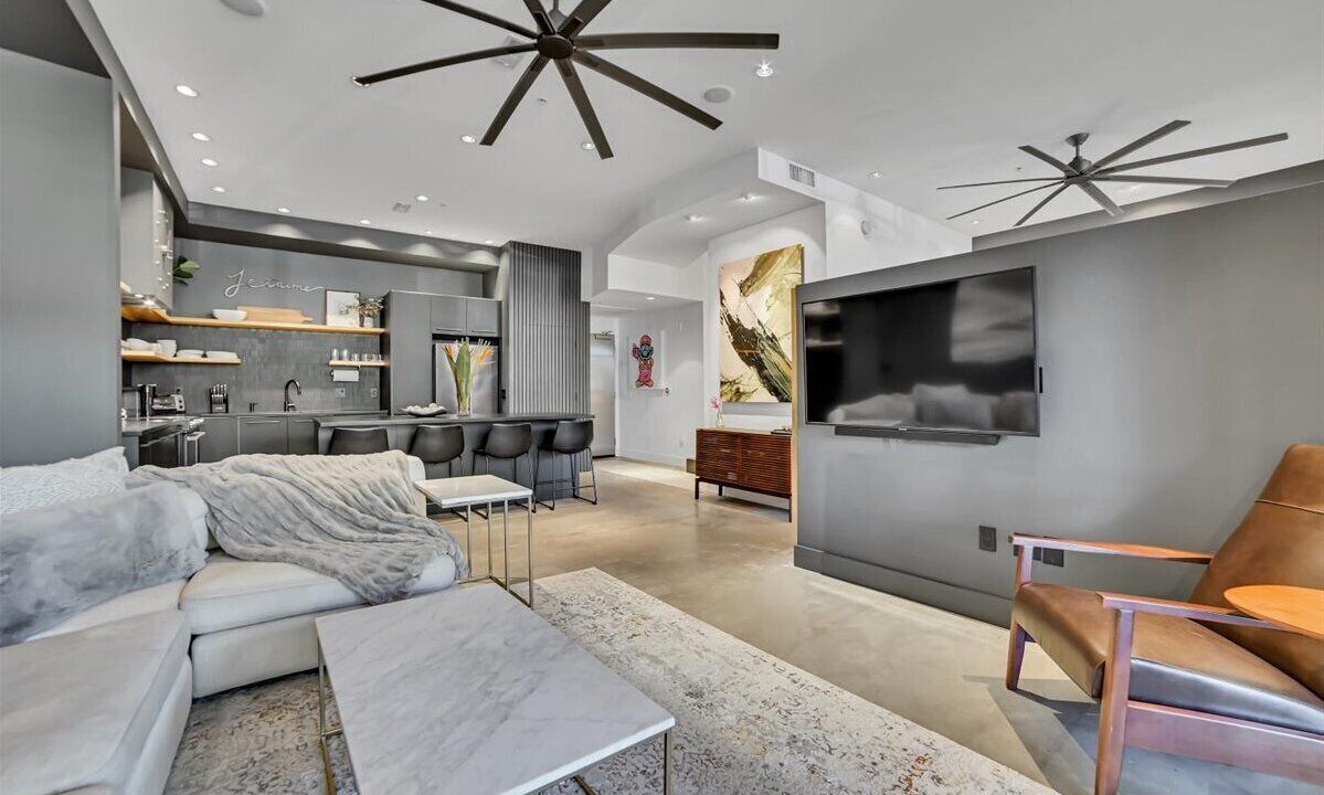 Photo of Livingroom in Entertainment District