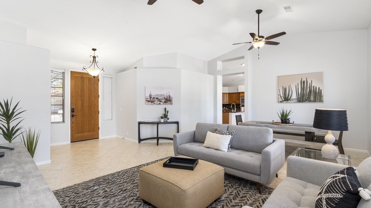 Photo of Livingroom in Greenfield Lakes