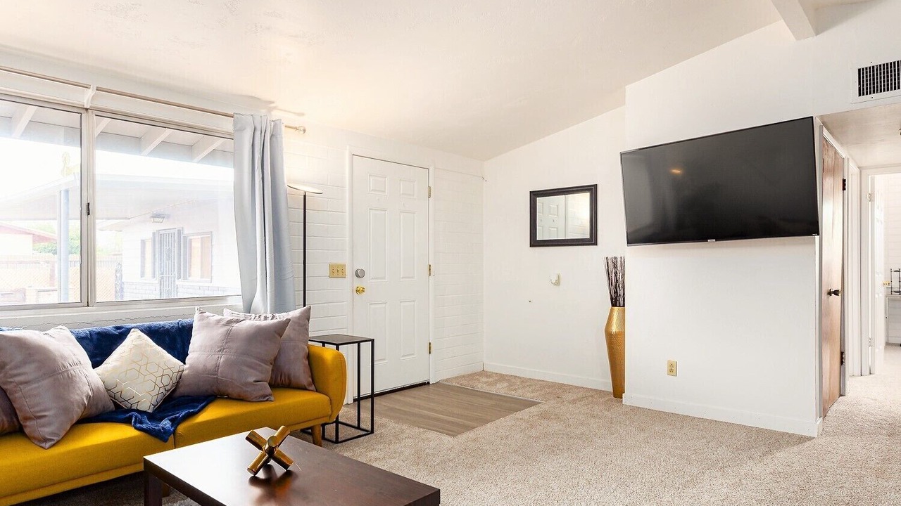 Photo of Livingroom in Midtown