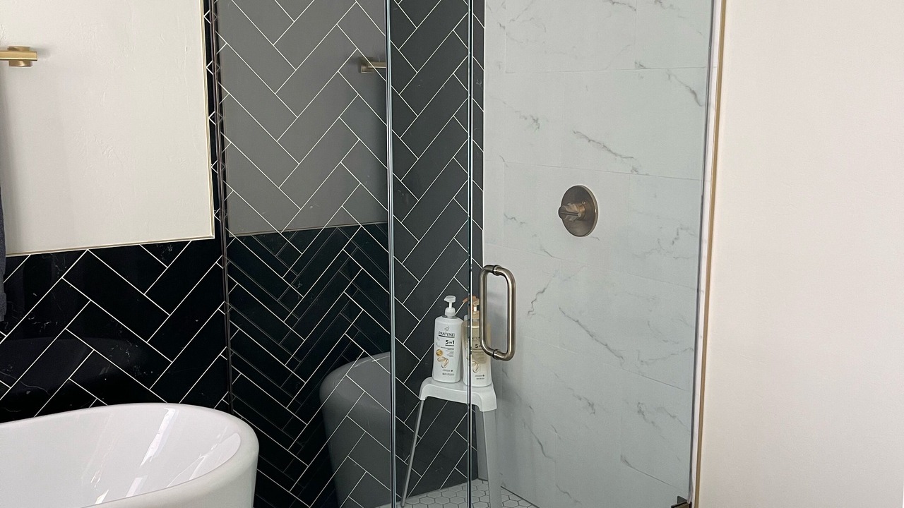 Photo of Bathroom in Jefferson Park