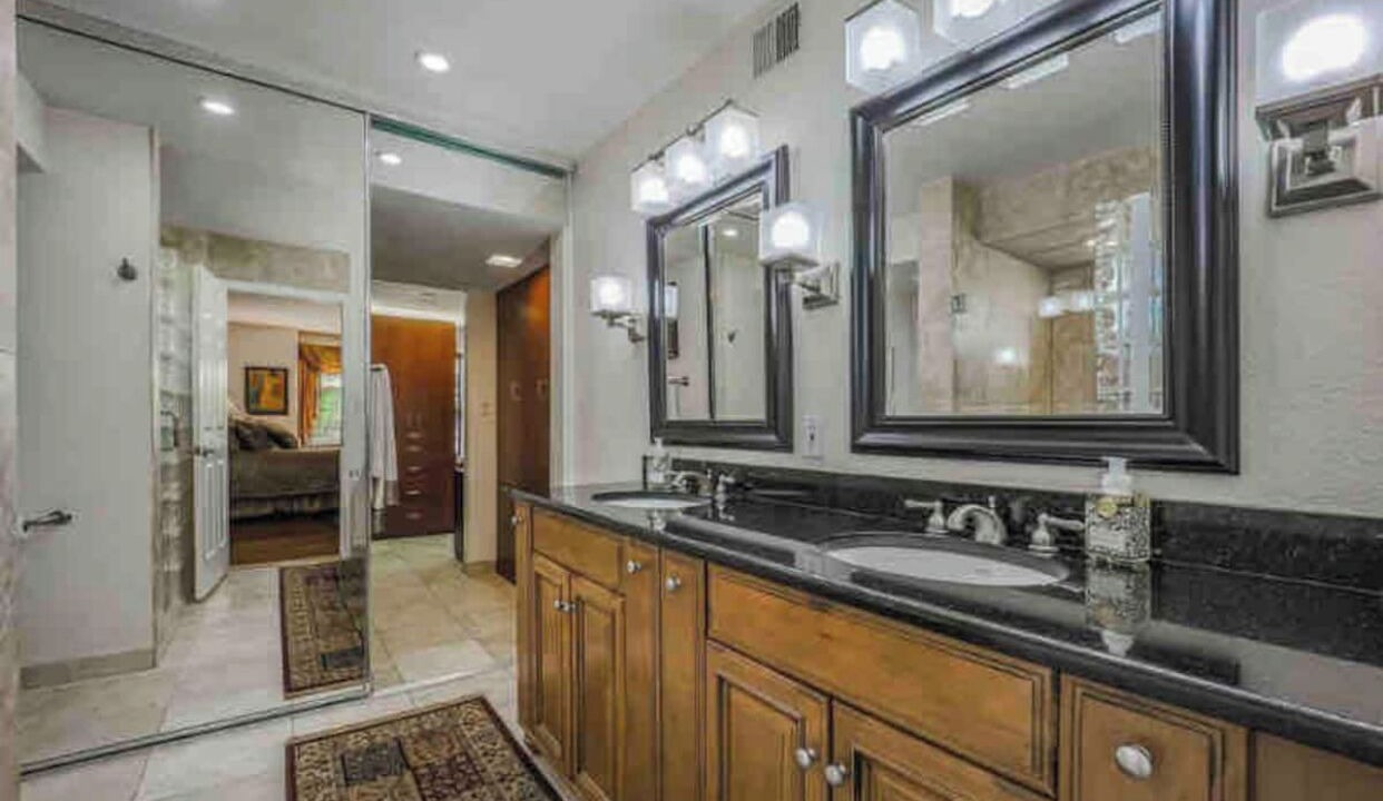 Photo of Bathroom in Central Scottsdale