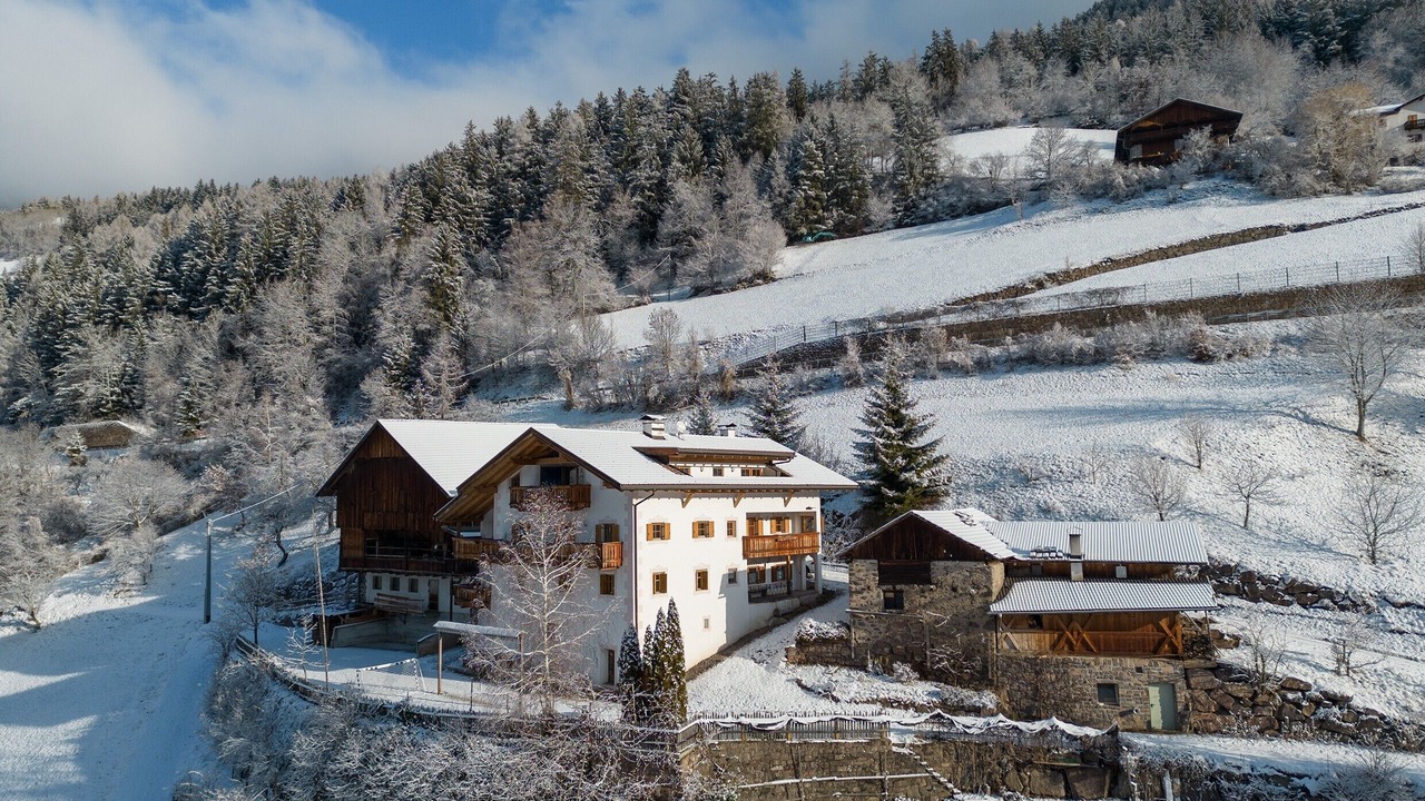 Photo of Outdoor in Laion