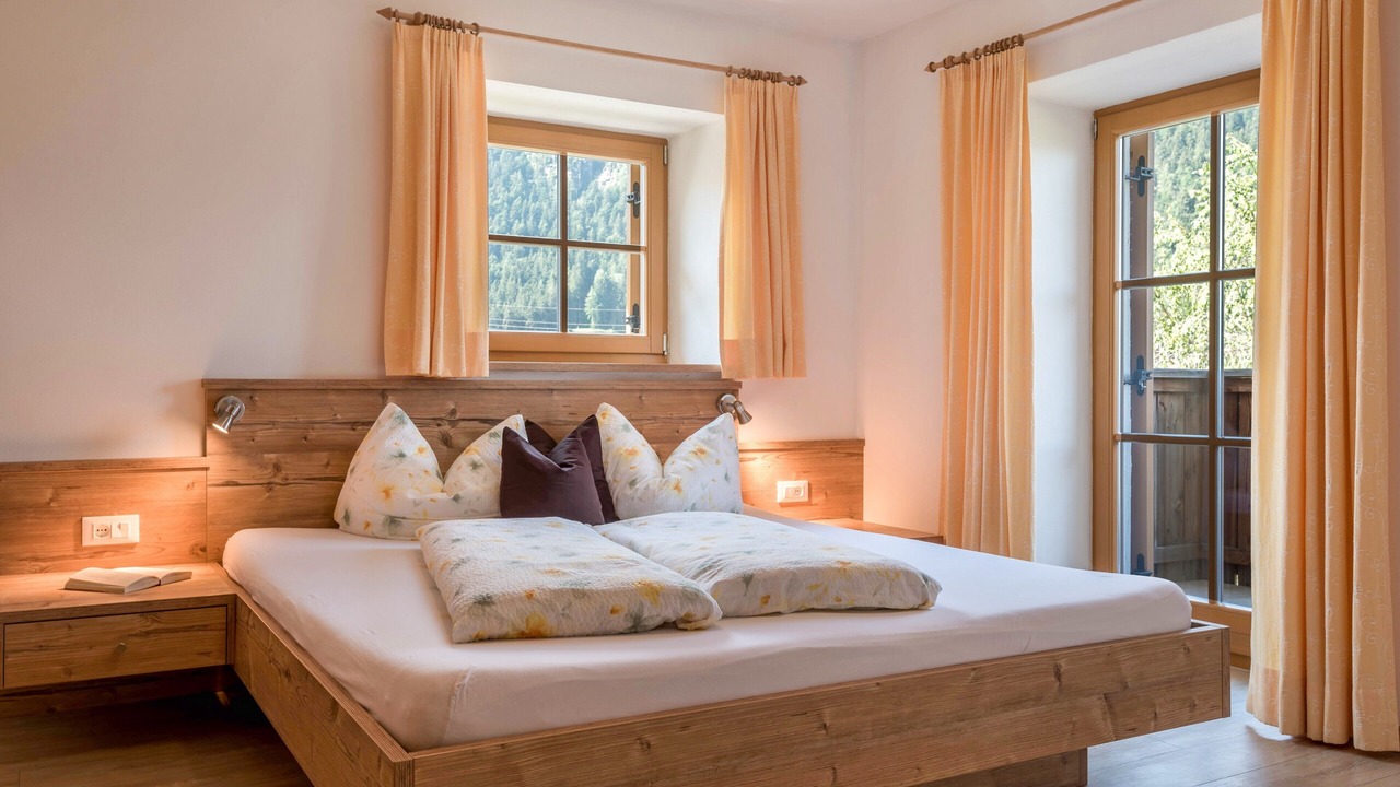 Photo of Bedroom in Laion