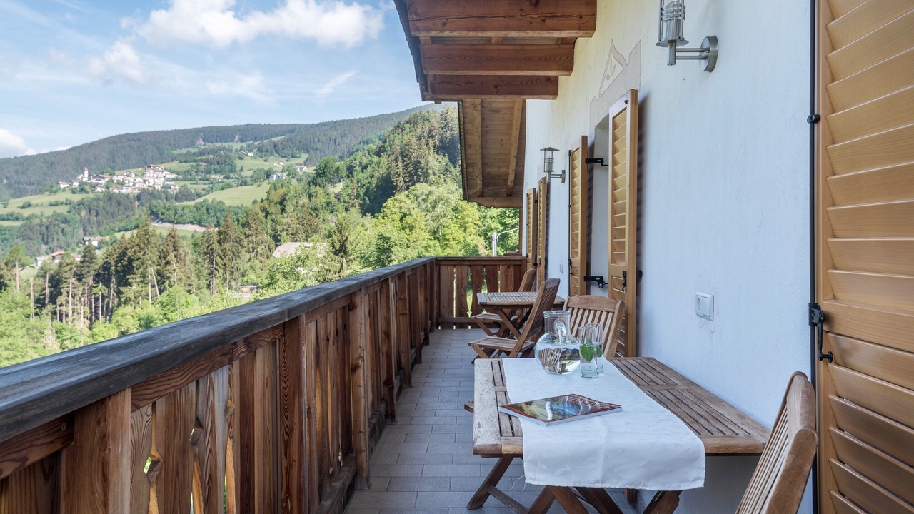 Photo of Outdoor in Laion