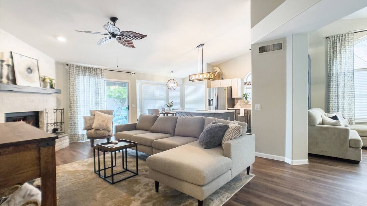 Photo of Livingroom in Val Vista Lakes