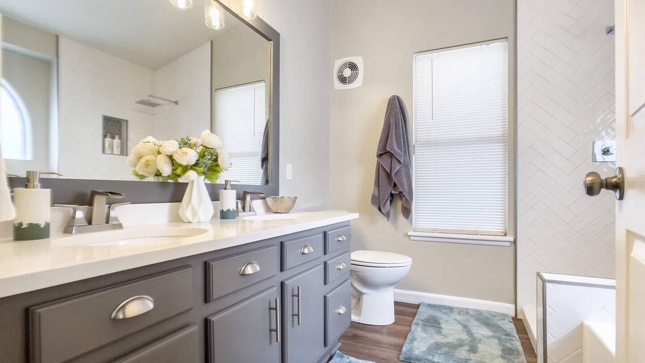 Photo of Bathroom in Val Vista Lakes