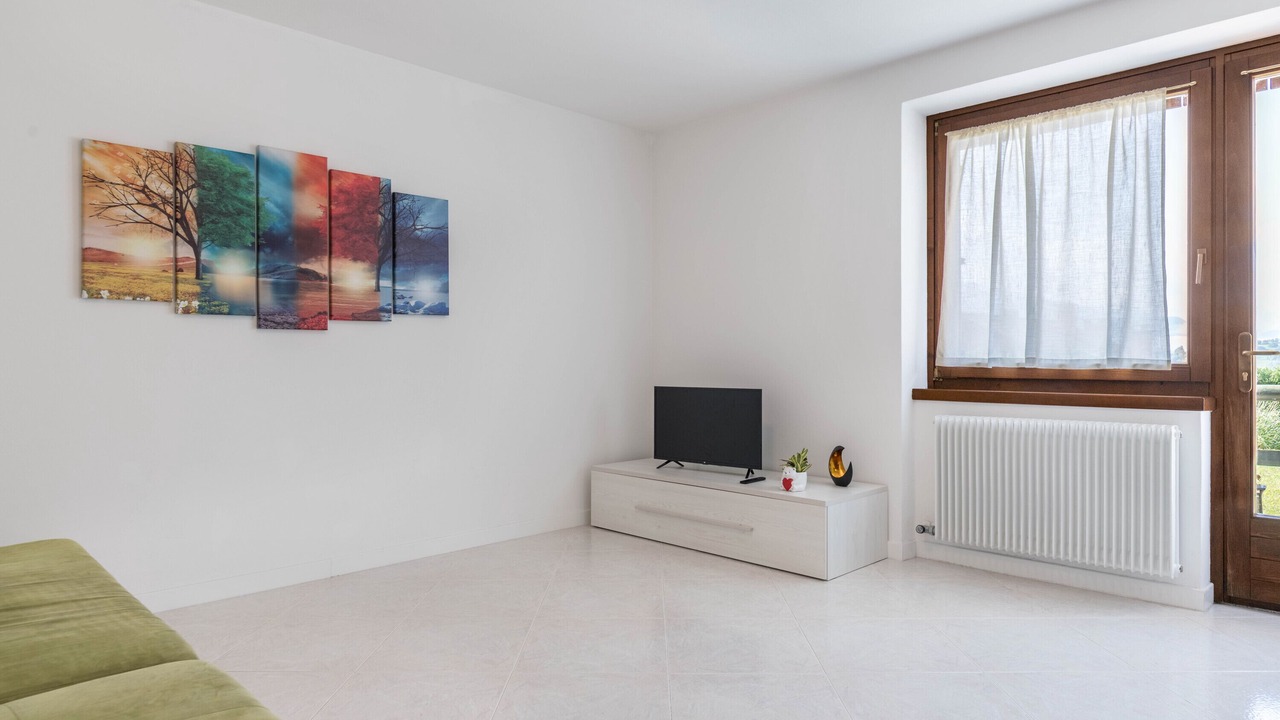 Photo of Livingroom in Dorsino