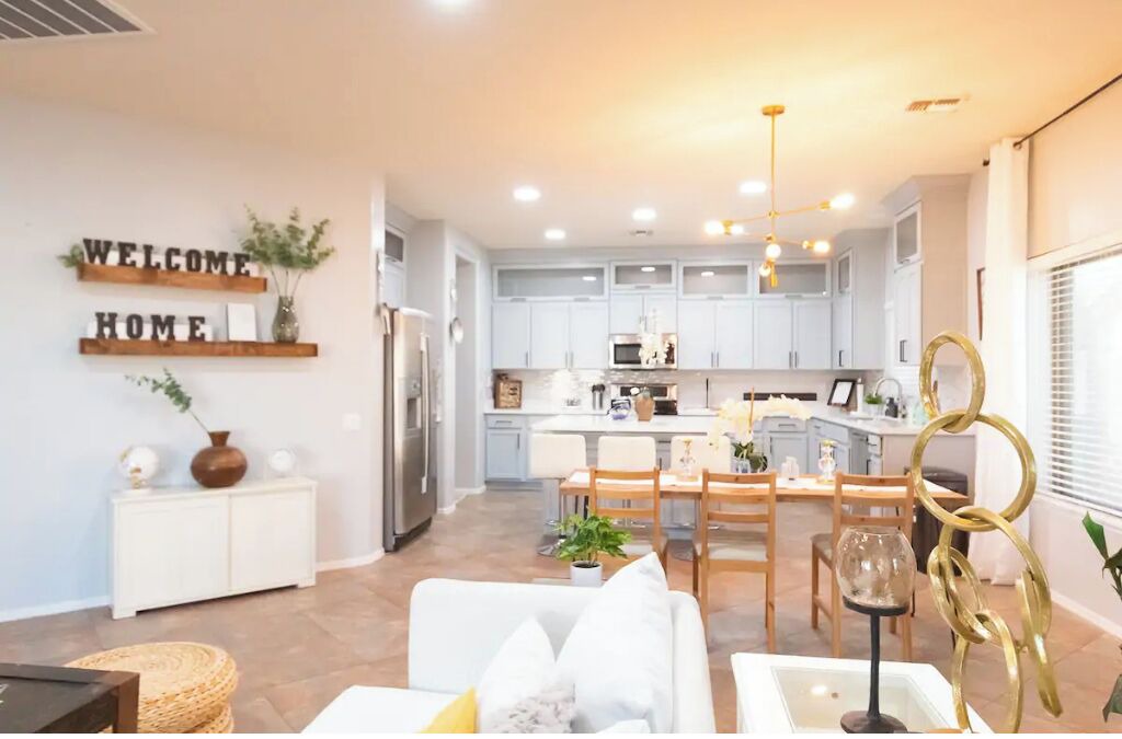 Photo of Livingroom in Laveen Village