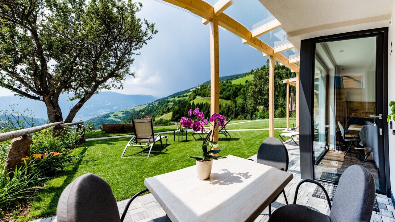 Photo of Outdoor in Laion