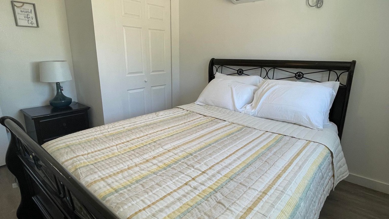 Photo of Bedroom in Globe
