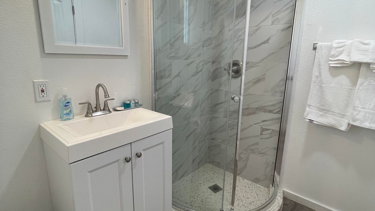 Photo of Bathroom in Globe