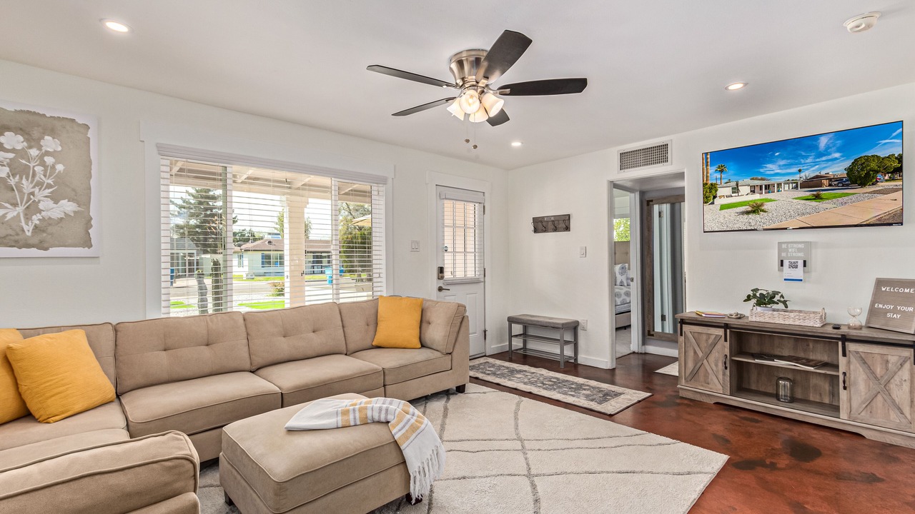 Photo of Livingroom in Camelback East