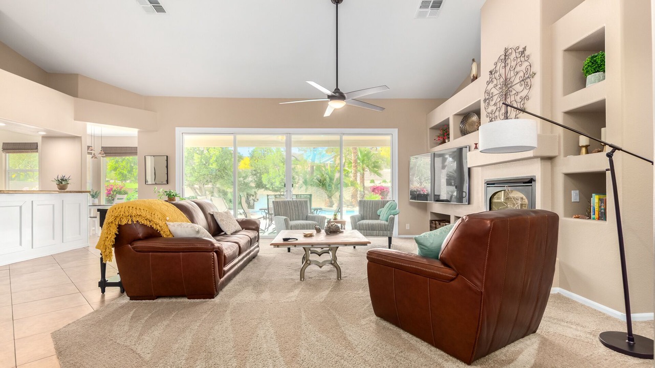 Photo of Livingroom in Foothills Club West