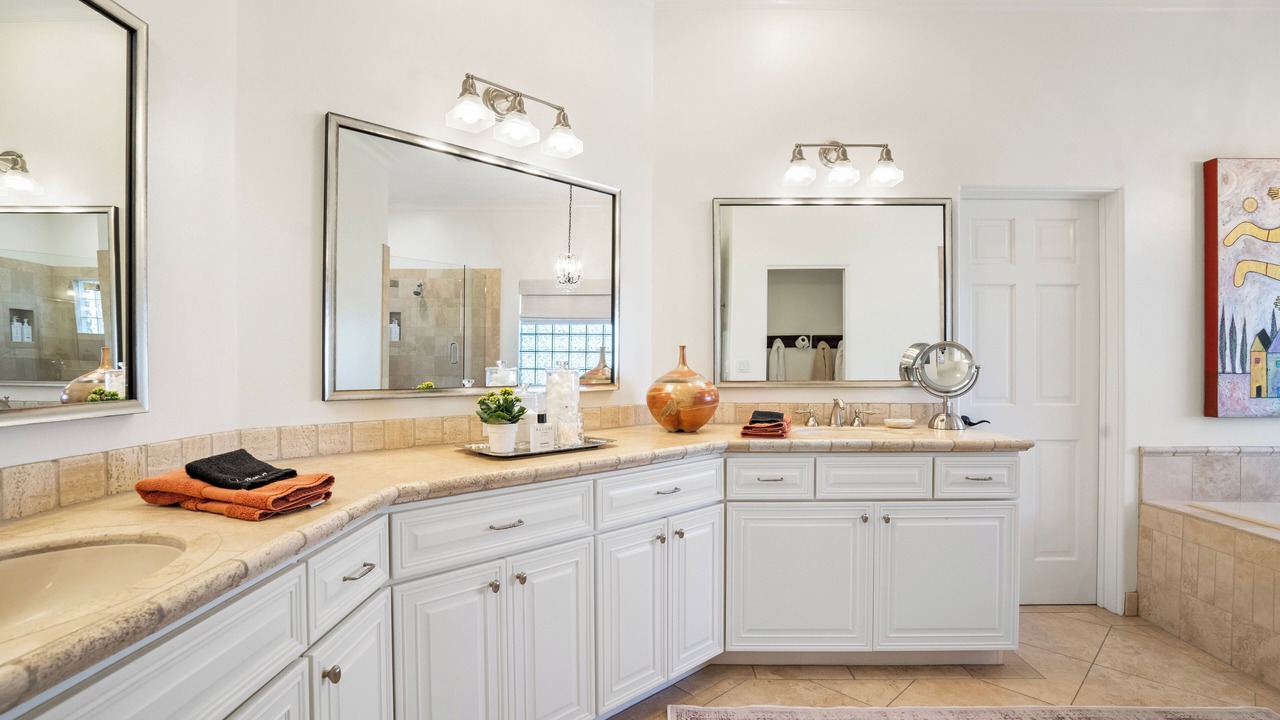 Photo of Bathroom in Shadow Hills