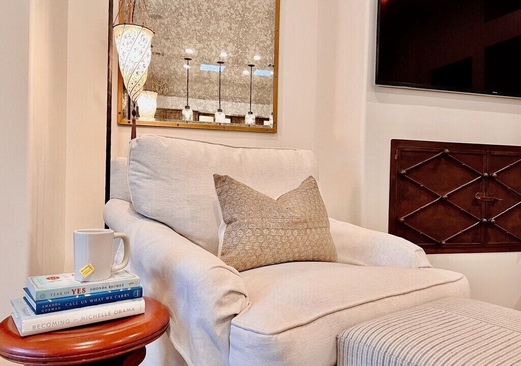 Photo of Livingroom in Shadow Hills