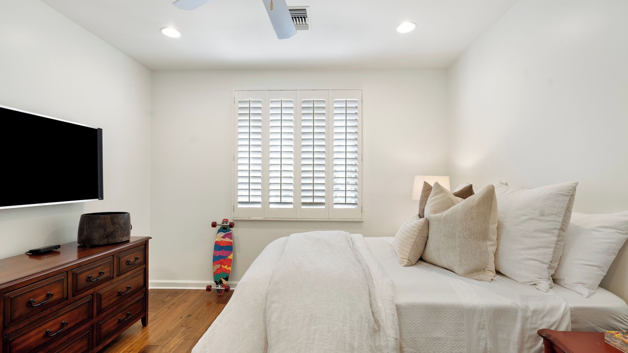 Photo of Bedroom in Shadow Hills