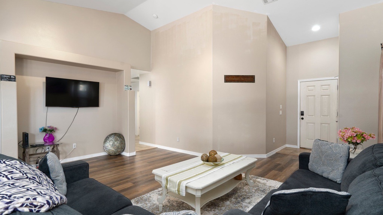Photo of Livingroom in Laveen Village