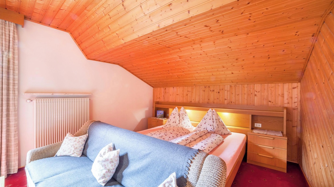 Photo of Bedroom in Caines