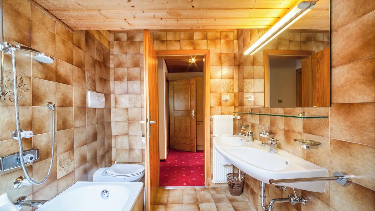 Photo of Bathroom in Caines