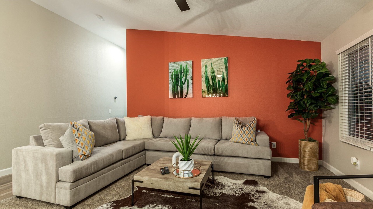 Photo of Livingroom in South Mountain