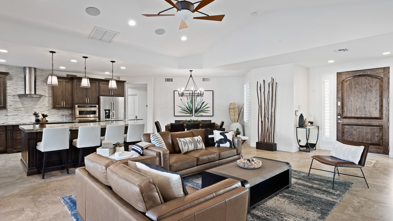 Photo of Livingroom in Paradise Valley Village