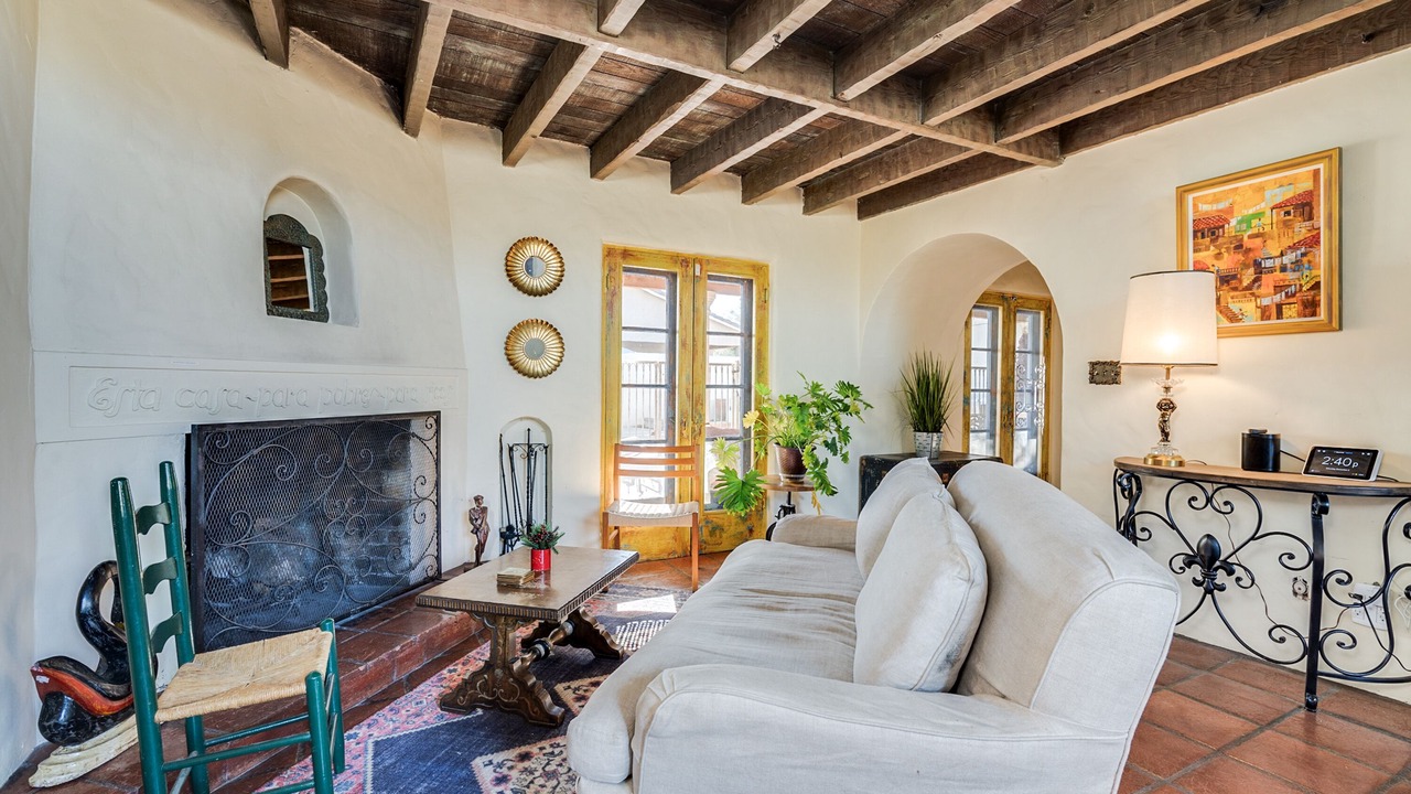 Photo of Livingroom in Midtown