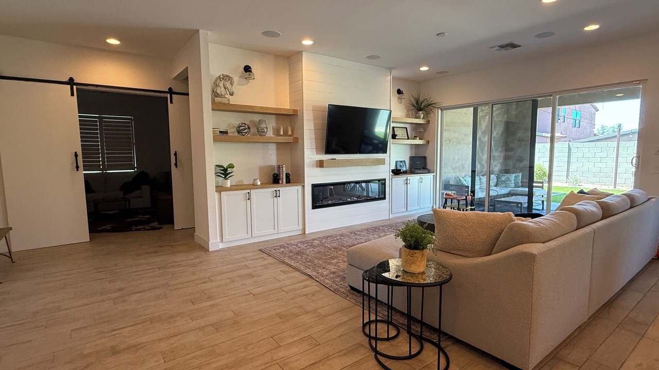 Photo of Livingroom in South Mountain