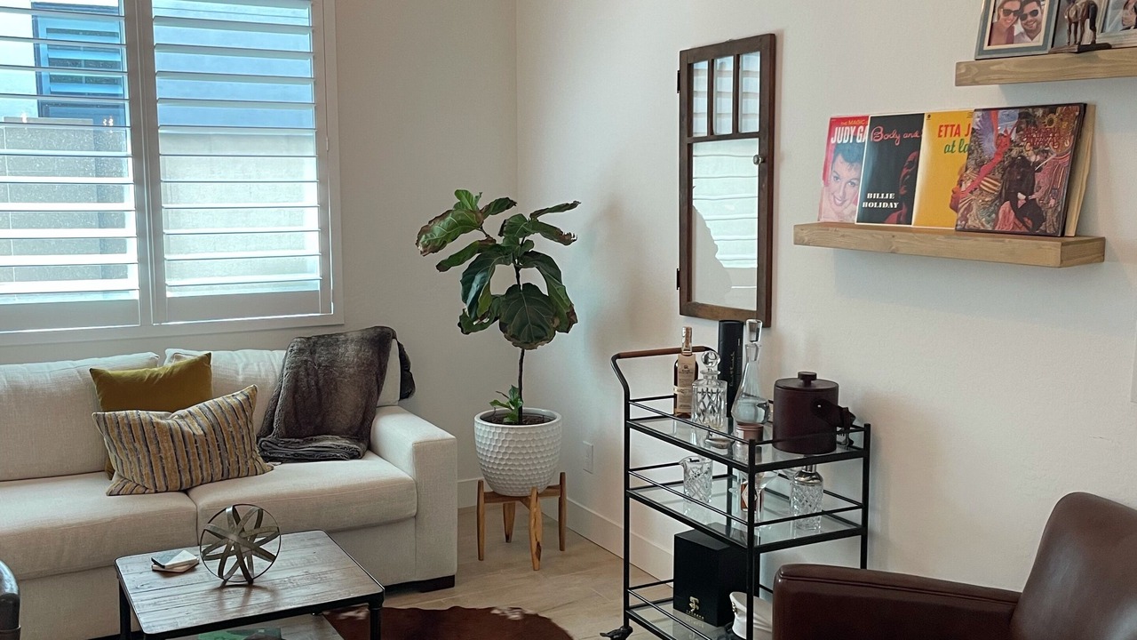Photo of Livingroom in South Mountain