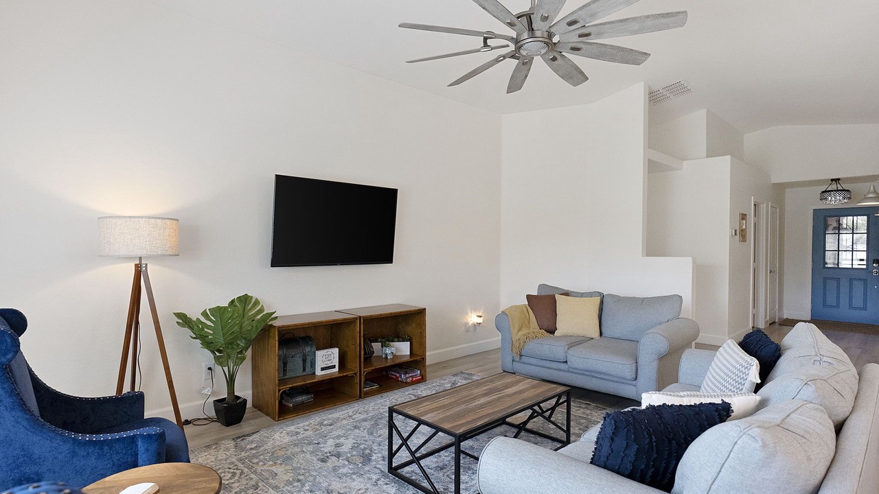 Photo of Livingroom in Villages At Queen Creek