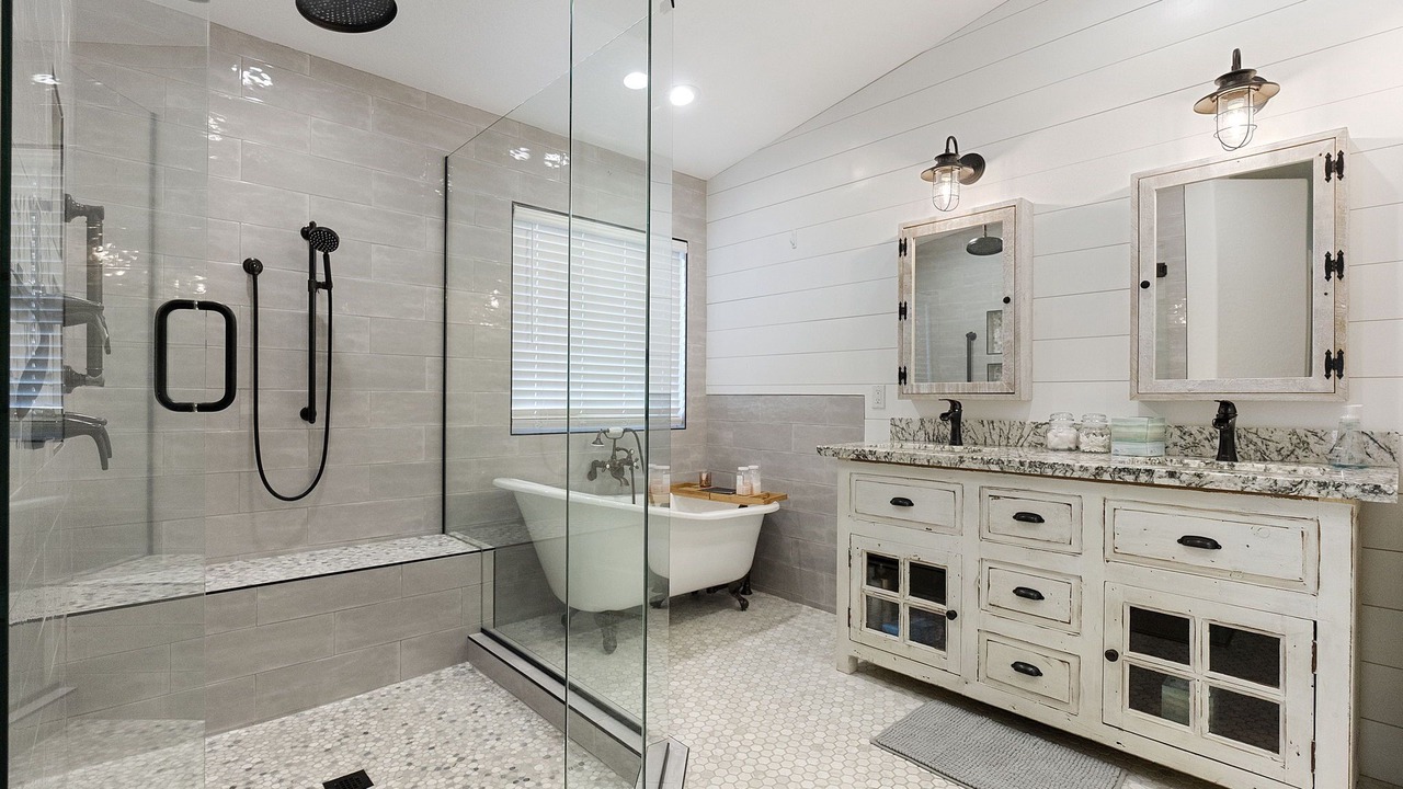Photo of Bathroom in Villages At Queen Creek