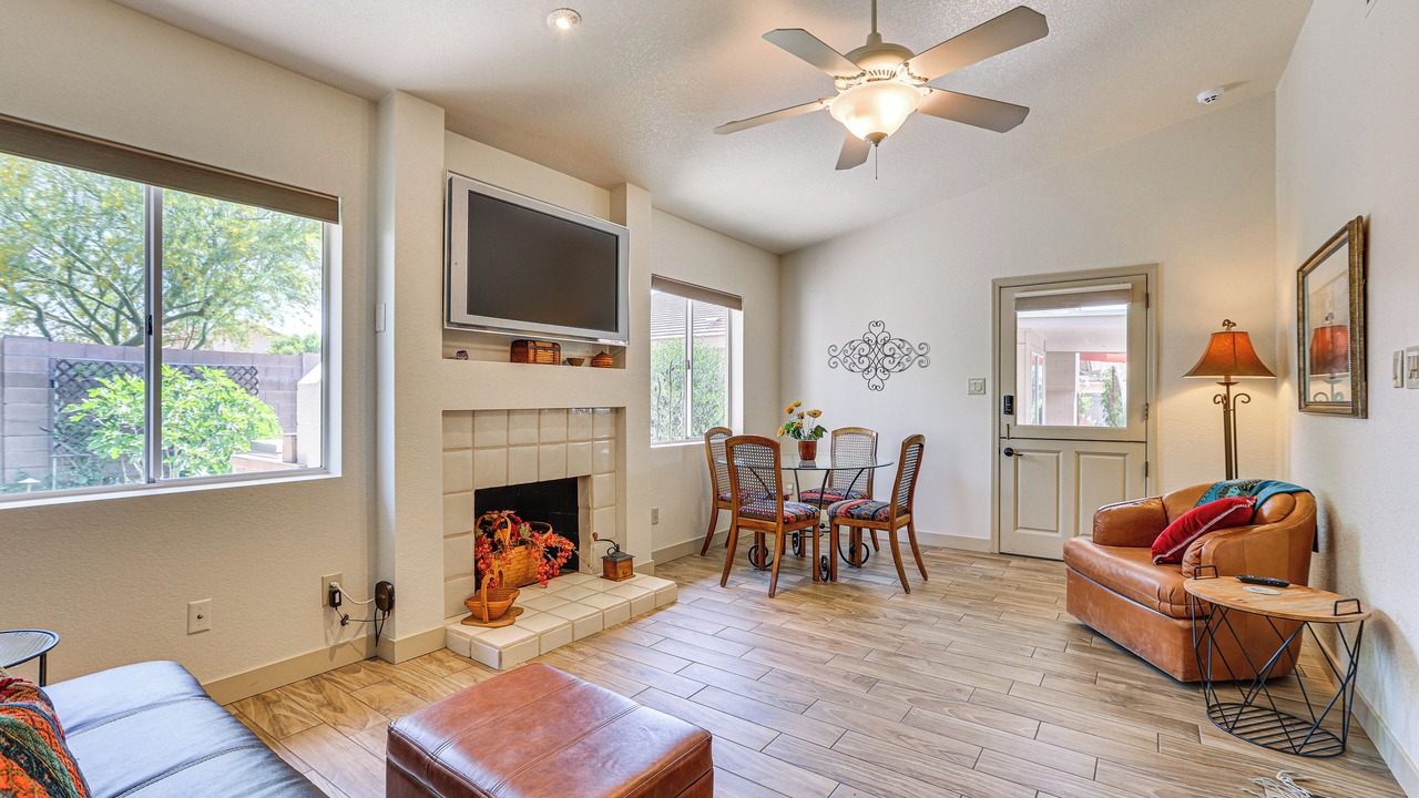 Photo of Livingroom in Paradise Valley Village
