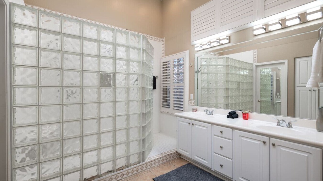 Photo of Bathroom in Silverton