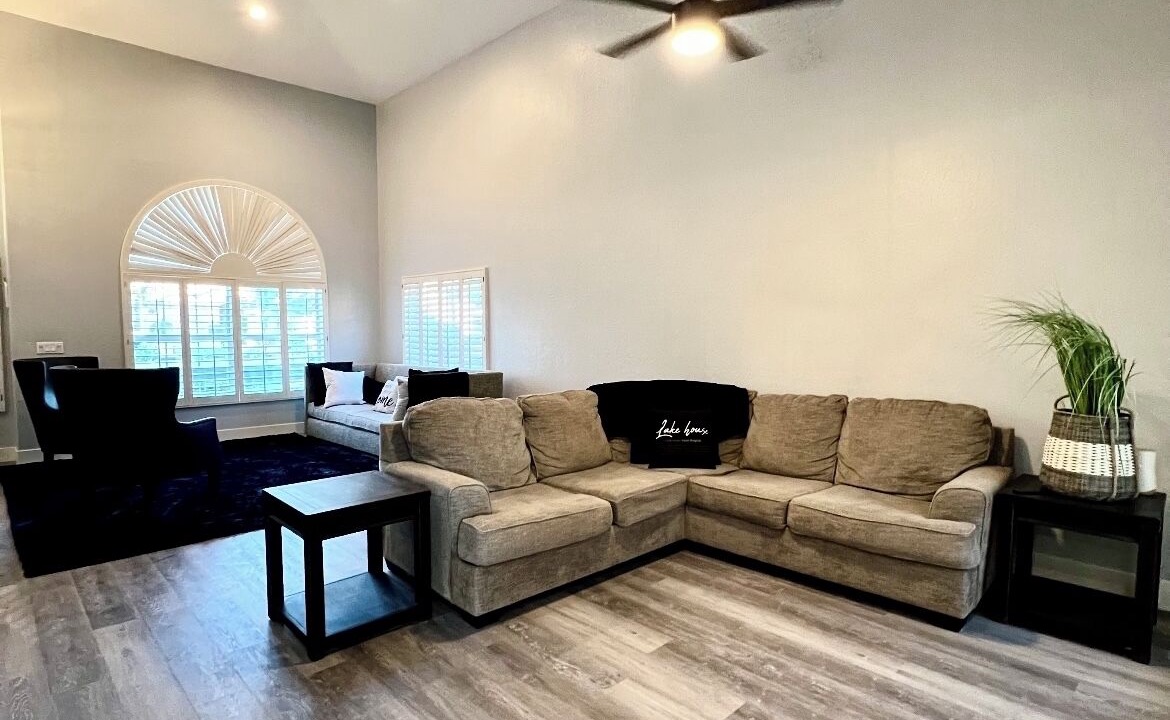 Photo of Livingroom in Val Vista Lakes