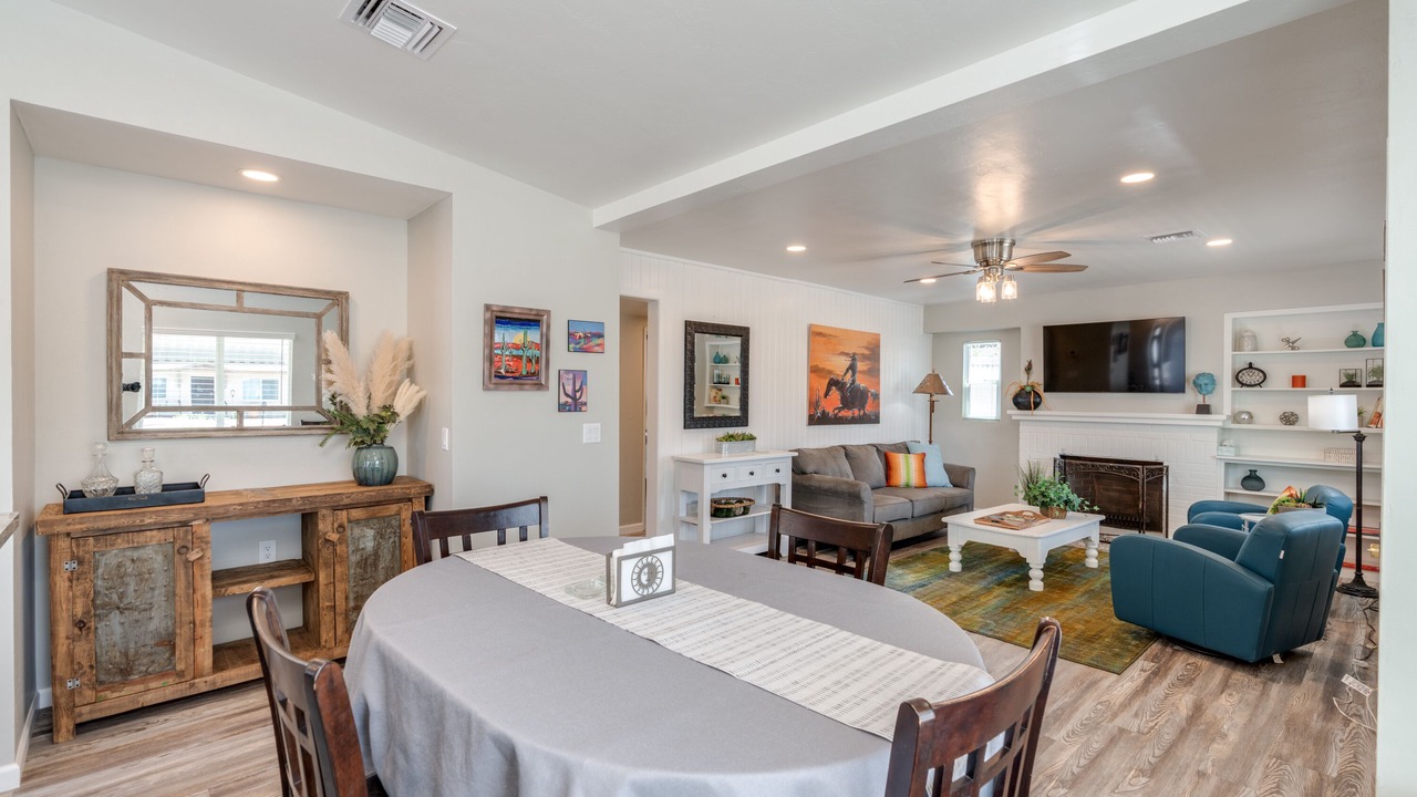 Photo of Livingroom in Poets Square