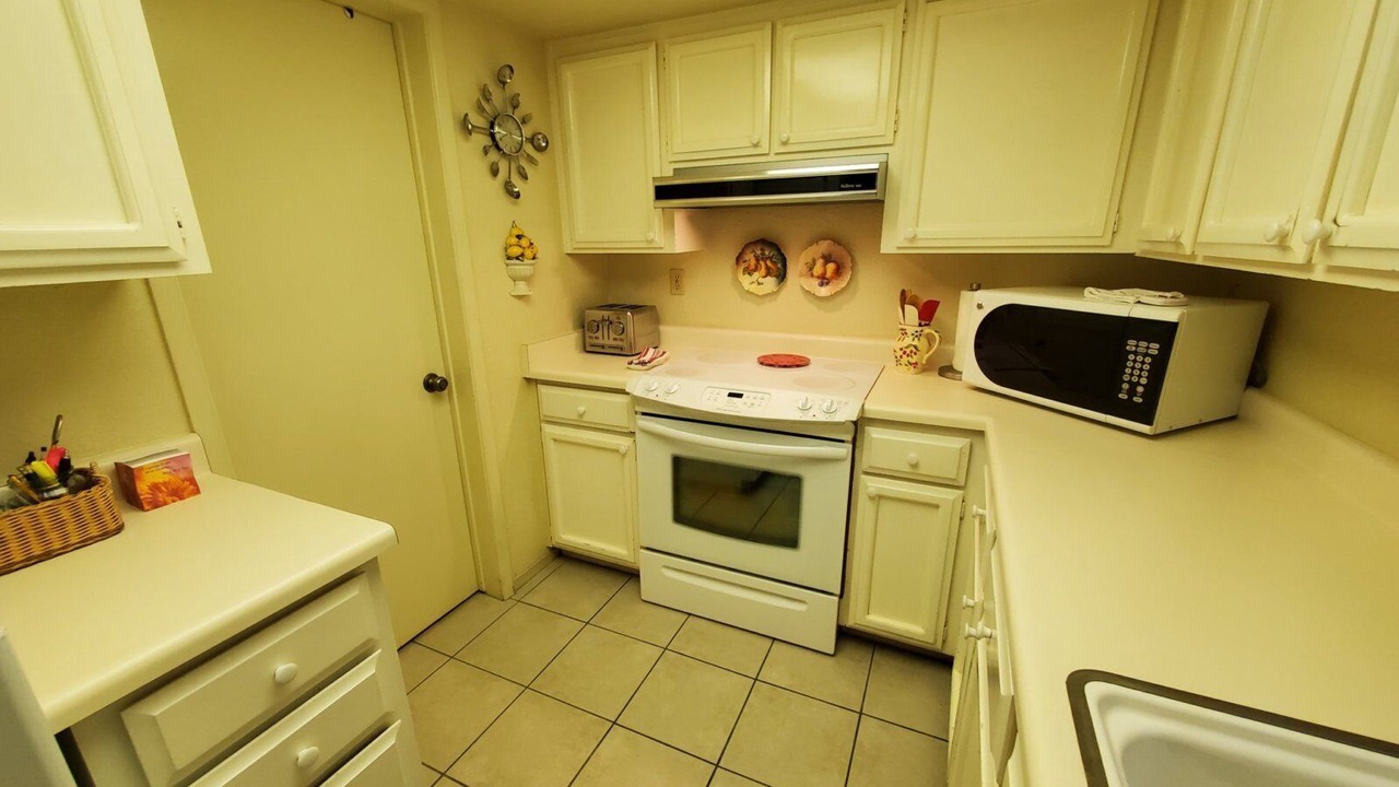 Photo of Kitchen in Lake Biltmore Estates